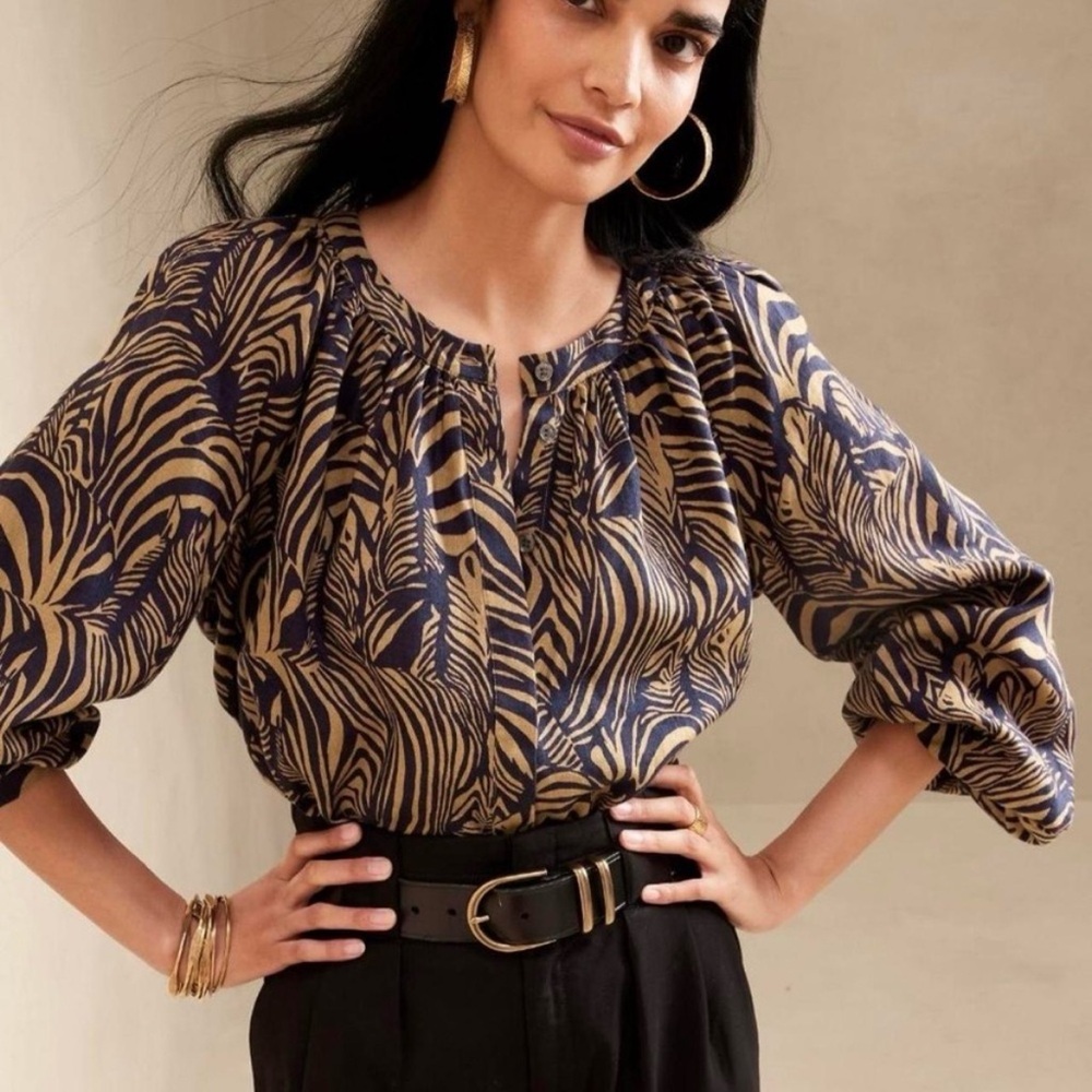 BANANA REPUBLIC Pure Linen Womens Sz‎ S Button Blouse Blue Tan Animal Safari